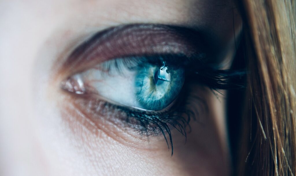 close up, eye, eyelashes-1837213.jpg